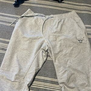 Lululemon XXL City Sweat Joggers with Chicago Bulls logo